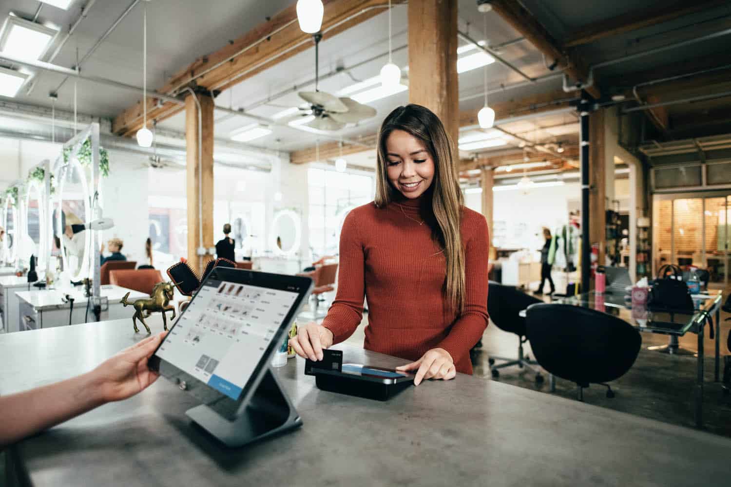 How to Attract New Customers for Your Eyelash Extension Business