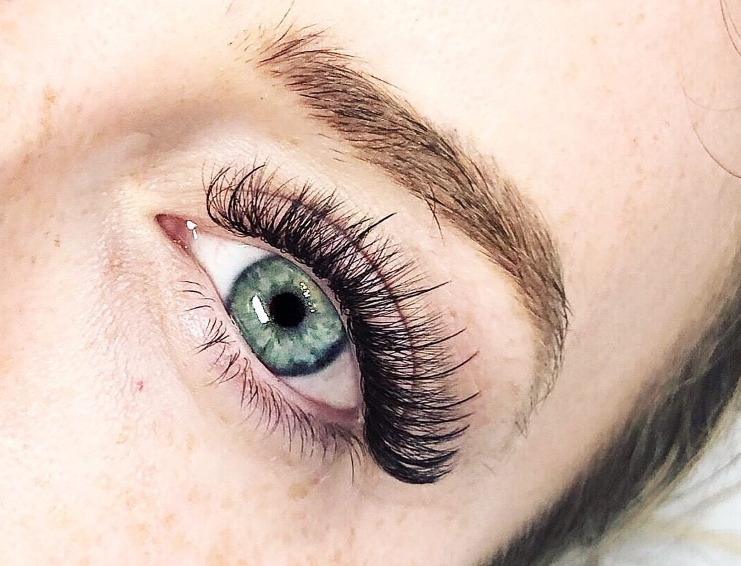 Classic, Hybrid and Volume Eyelash Extensions : What’s the Difference?